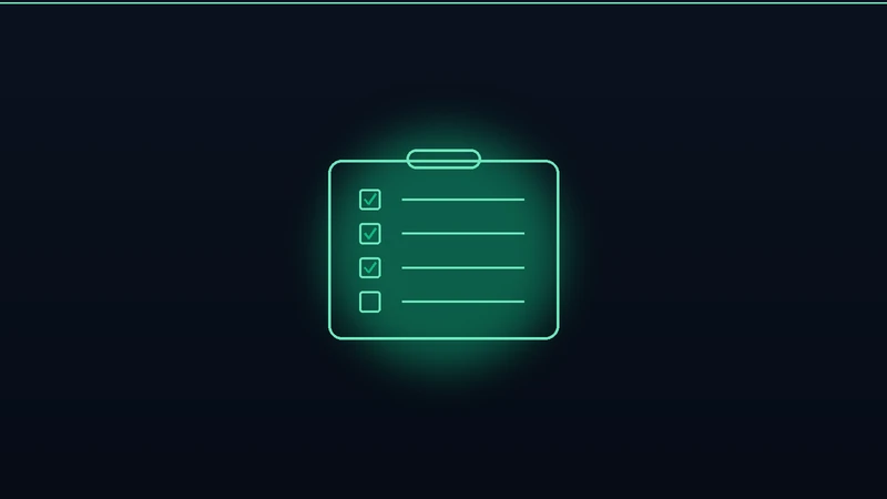 Ilustración de un portapapeles con una lista de verificación, representando un programa de auditoría ambiental interna, en la paleta verde de Ambiental