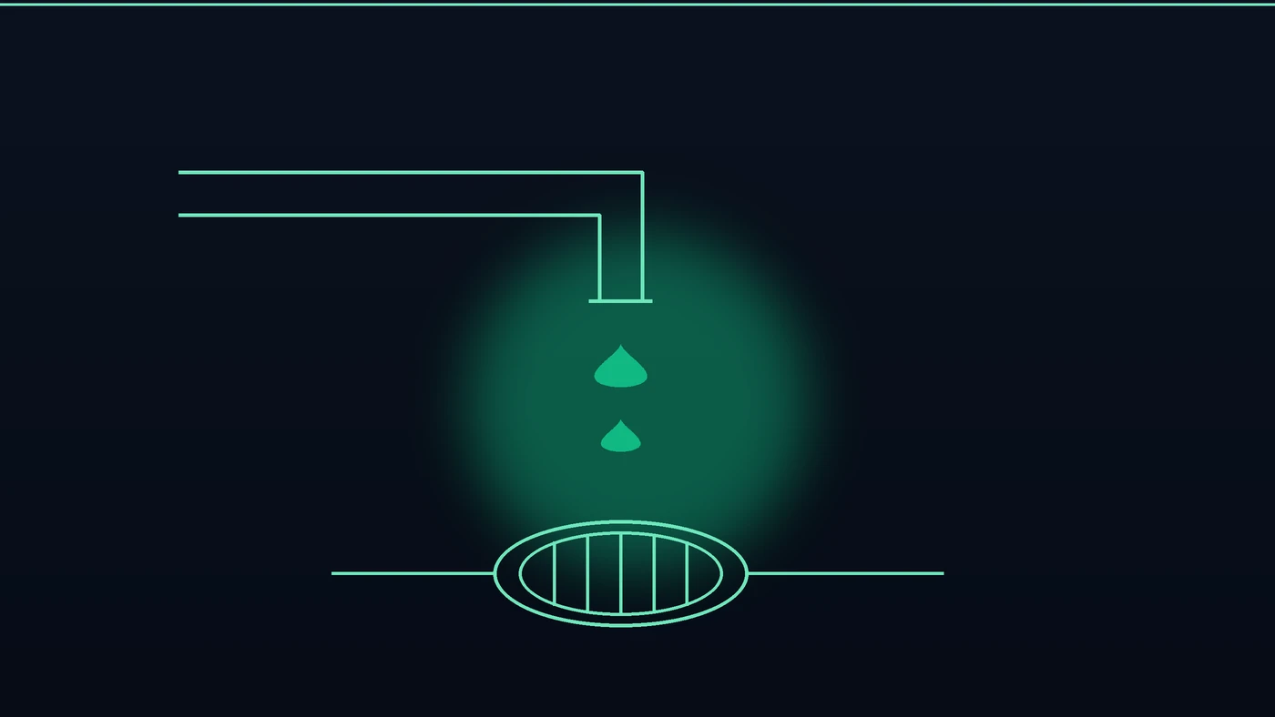 Ilustración de un tubo que descarga agua en una rejilla de alcantarillado, con una gota de agua, representando la descarga de aguas residuales al drenaje municipal, en la paleta verde de Ambiental