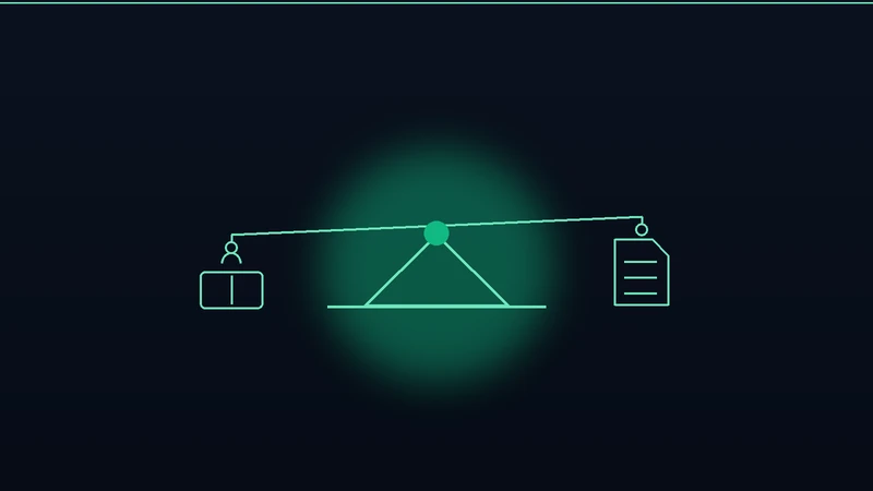 Ilustración de una balanza comparando un maletín, que representa una plaza interna, contra un documento con checklist, que representa una consultoría externa, en la paleta verde de Ambiental